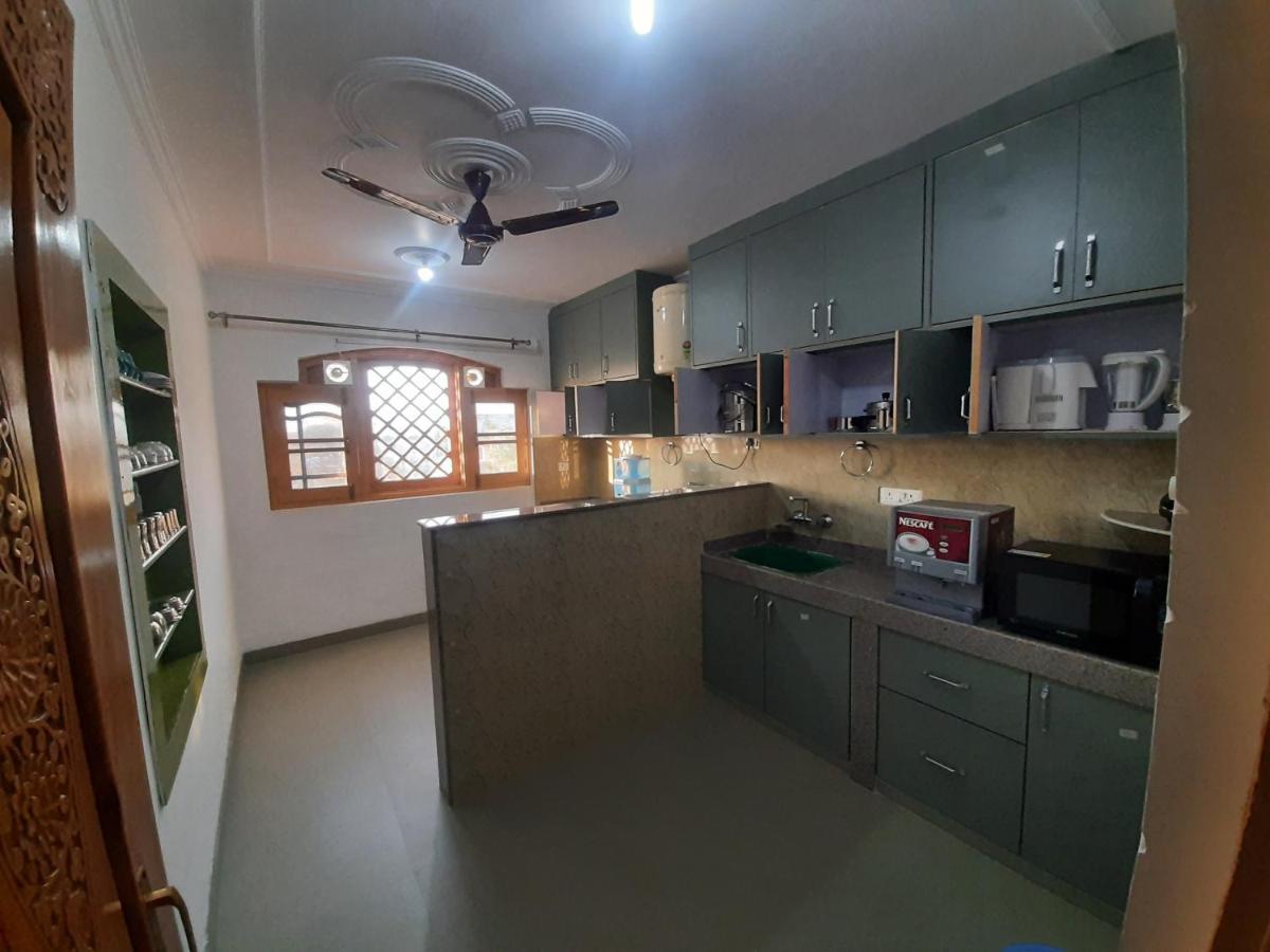 Bashaw Residency, Rated Family Near Airport Srinagar (Jammu and Kashmir)