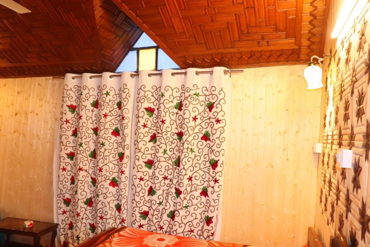 House Boat New Pala Palace Botel 3*