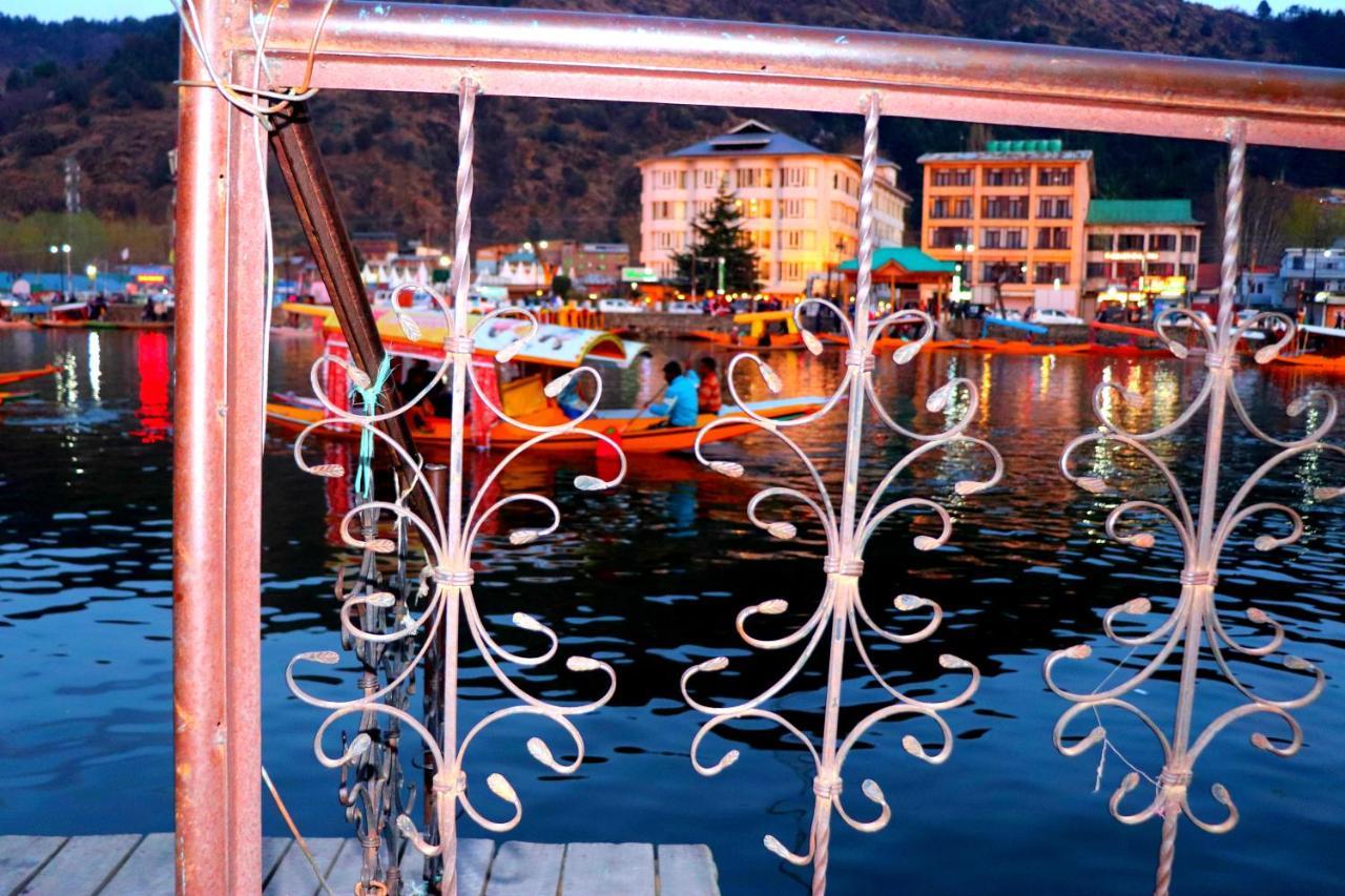Botel House Boat New Pala Palace