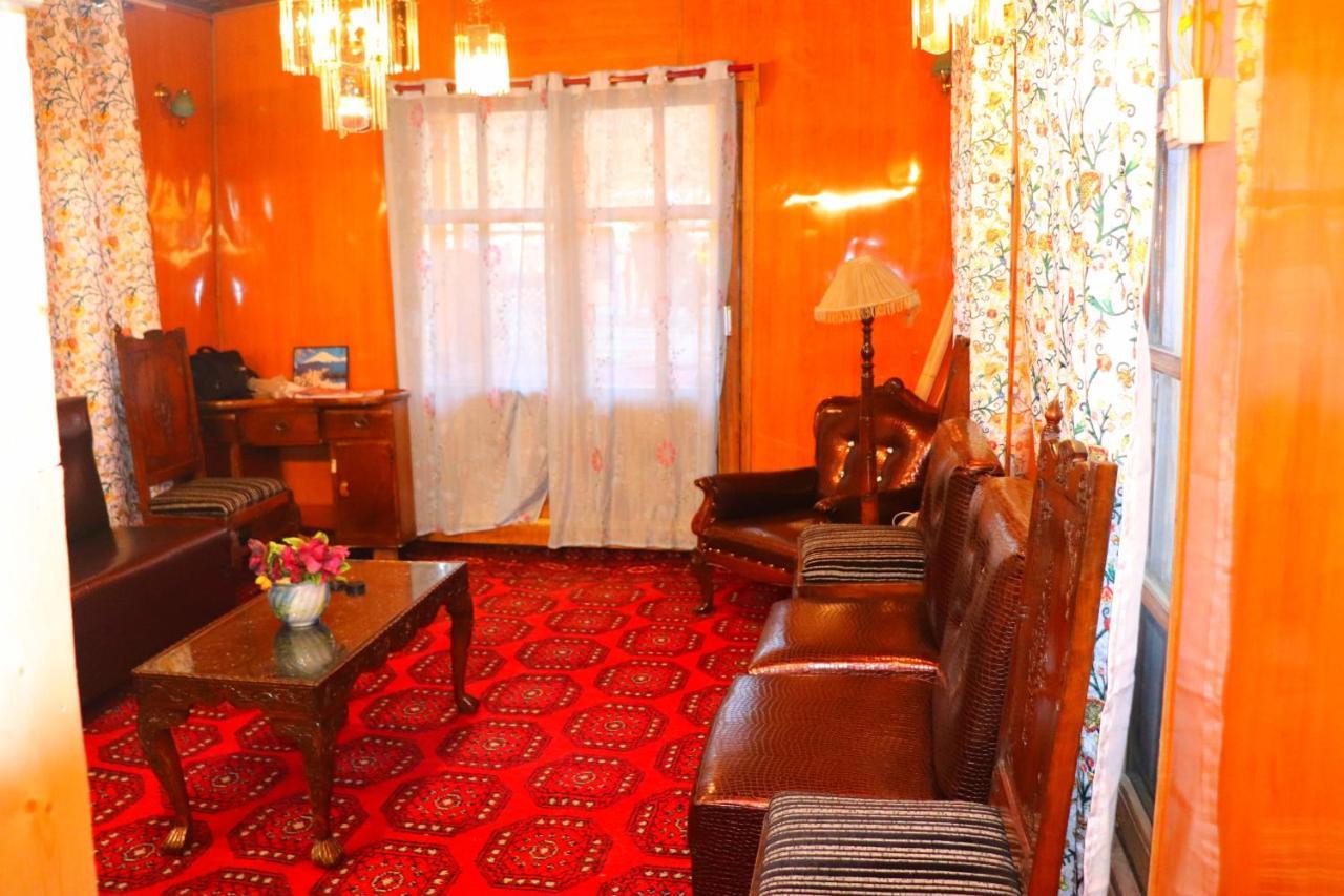 House Boat New Pala Palace Botel 3*
