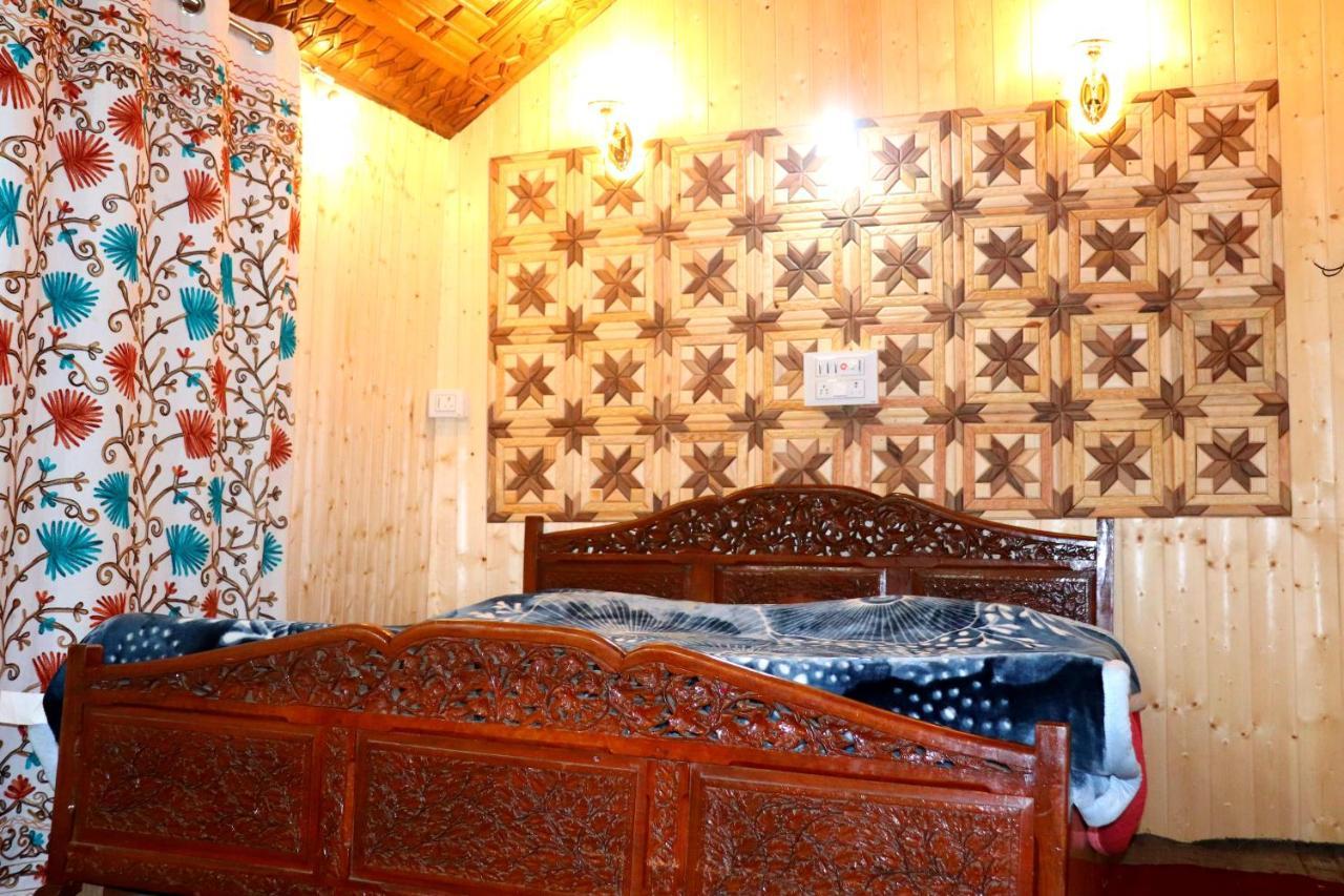 House Boat New Pala Palace Botel