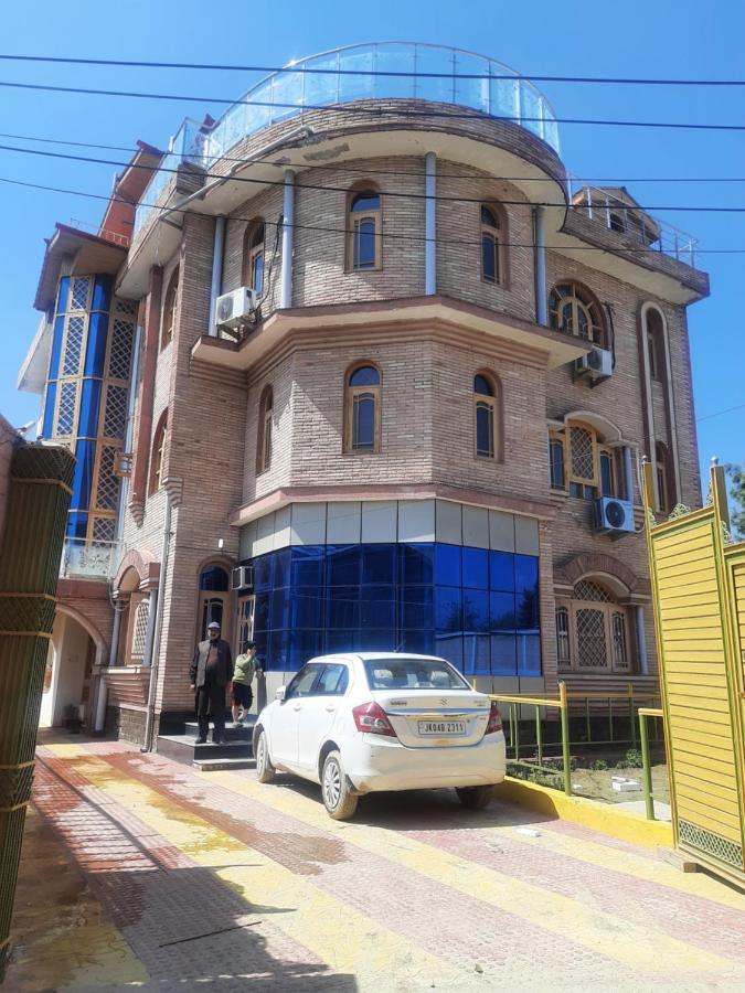 Guest house Bashaw Residency, Rated Family Near Airport Srinagar (Jammu and Kashmir)