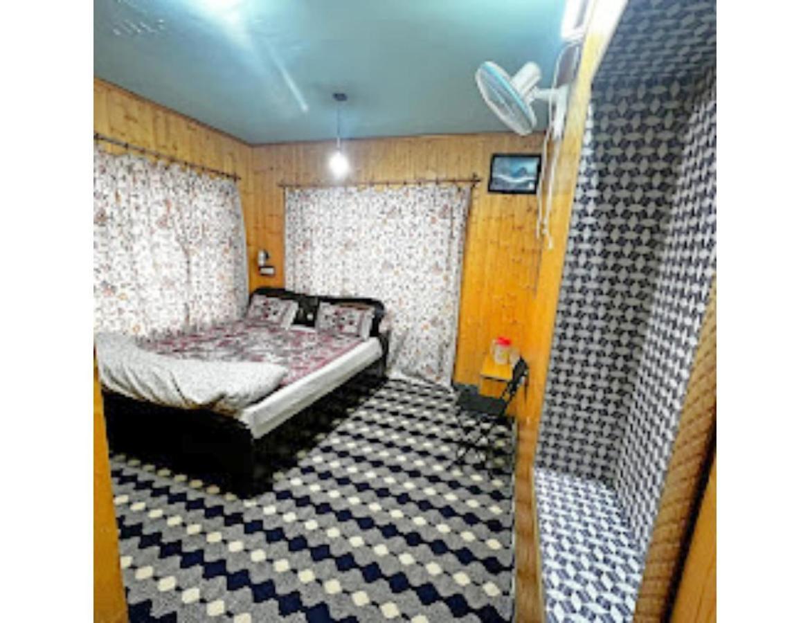 Ocean, Shrinagar Homestay *