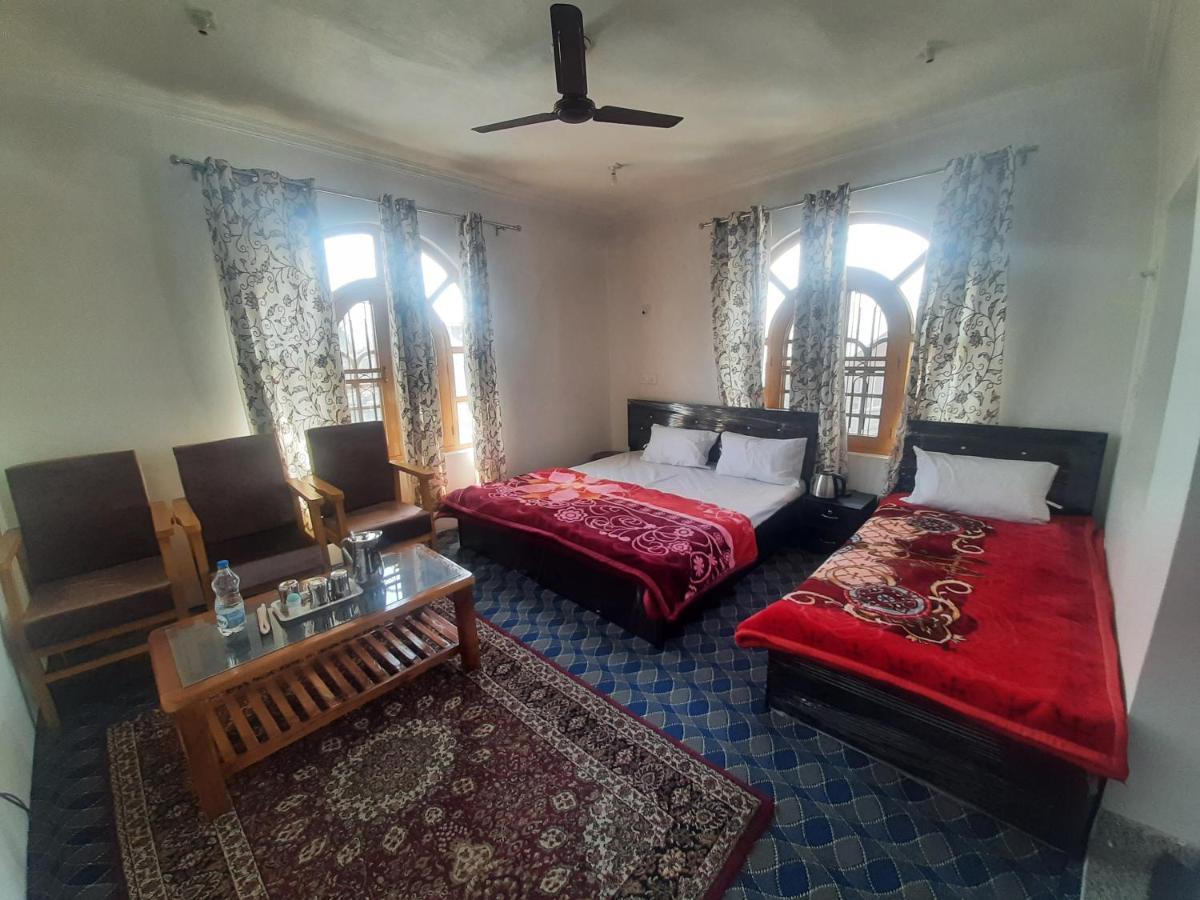 Bashaw Residency, Rated Family Near Airport * Srinagar (Jammu and Kashmir)