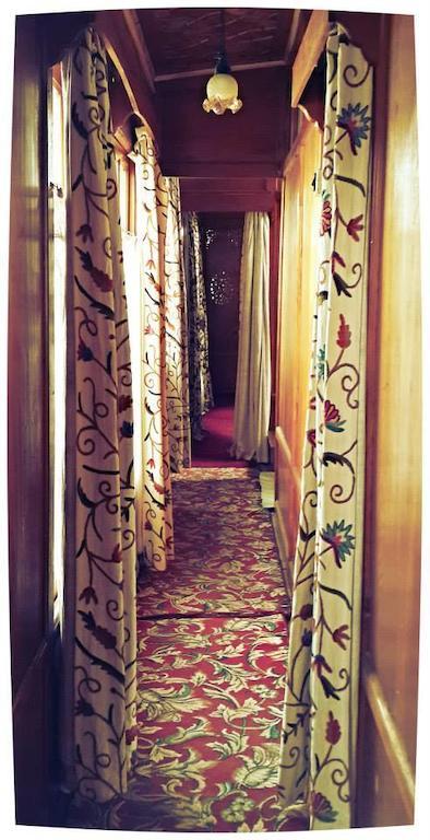 Botel Houseboat Lily Of Nageen Srinagar (Jammu and Kashmir)