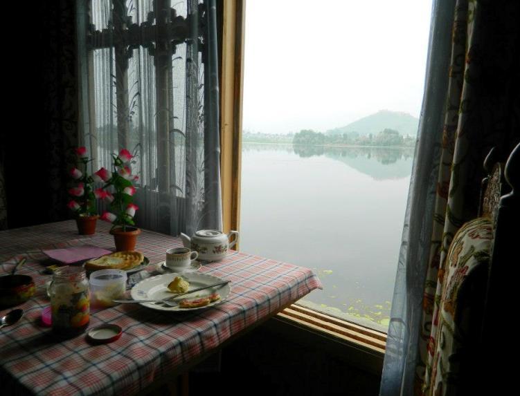 Houseboat Lily Of Nageen Srinagar (Jammu and Kashmir)