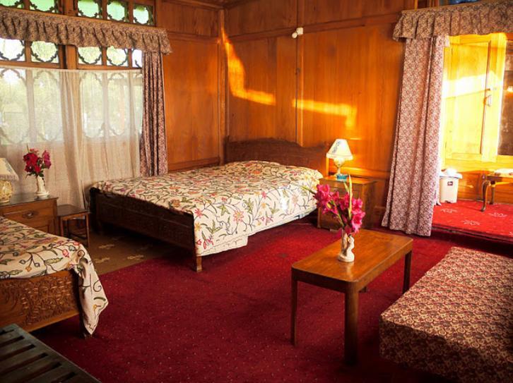 Botel Houseboat Lily Of Nageen Srinagar (Jammu and Kashmir)