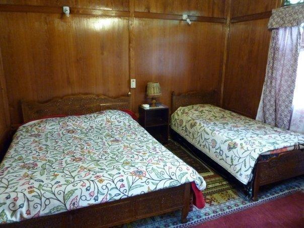 Houseboat Lily Of Nageen Botel Srinagar (Jammu and Kashmir)