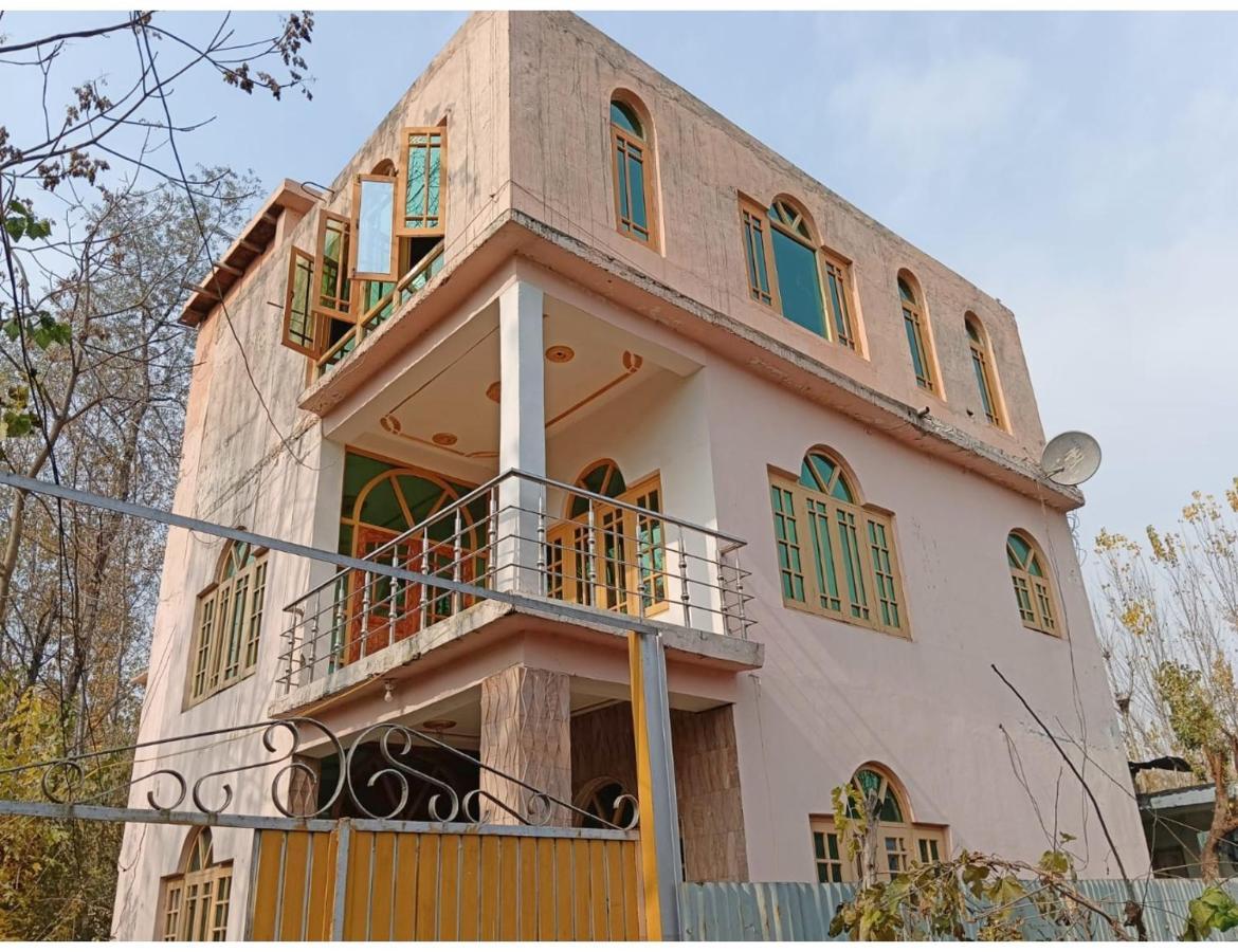 Crown Palace, Shrinagar Homestay