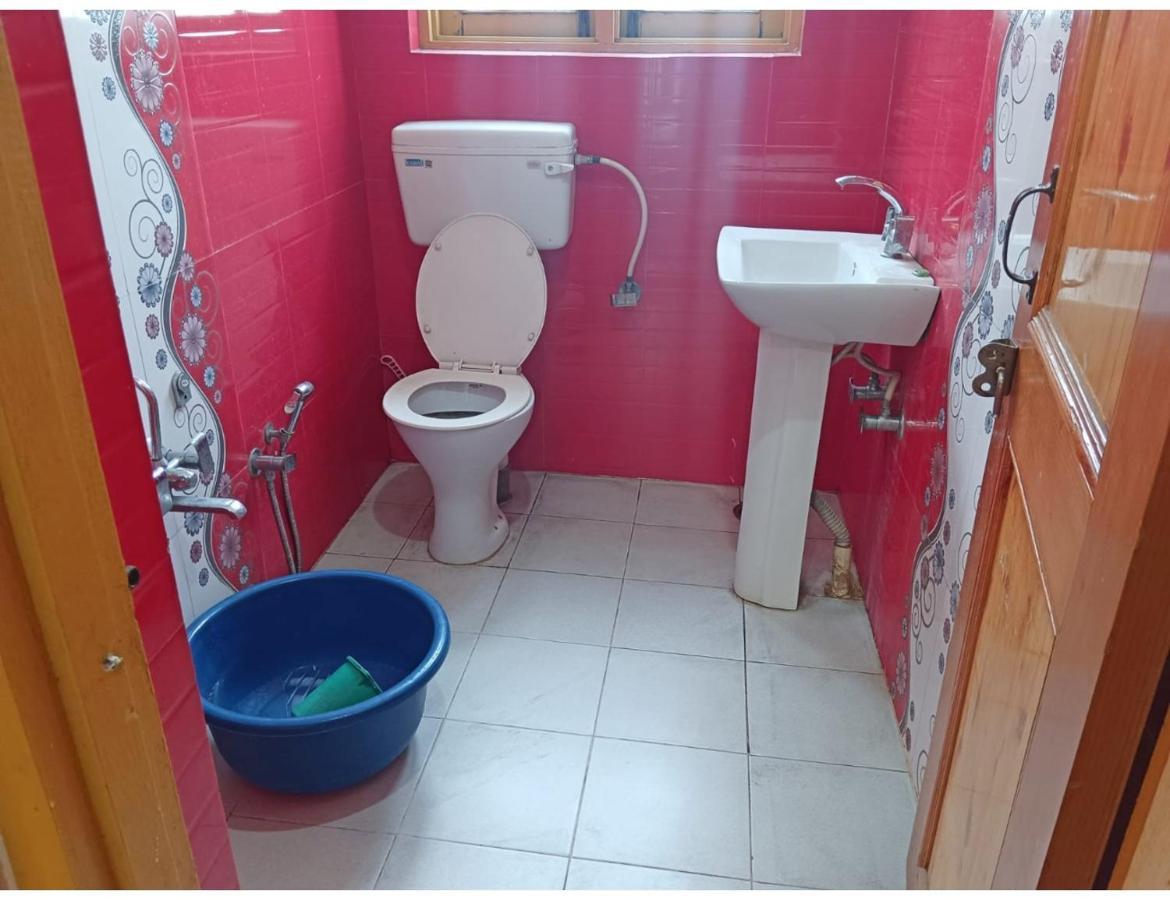 Crown Palace, Shrinagar Homestay *