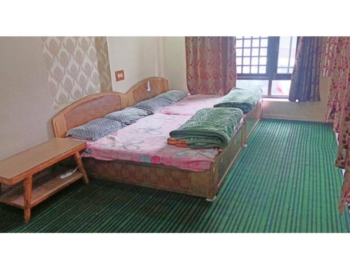 Crown Palace, Shrinagar *