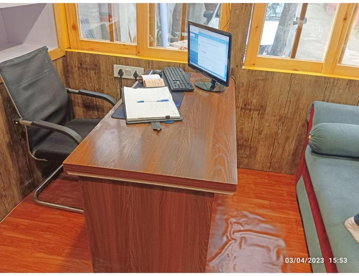 Crown Palace, Shrinagar Homestay Srinagar (Jammu and Kashmir)