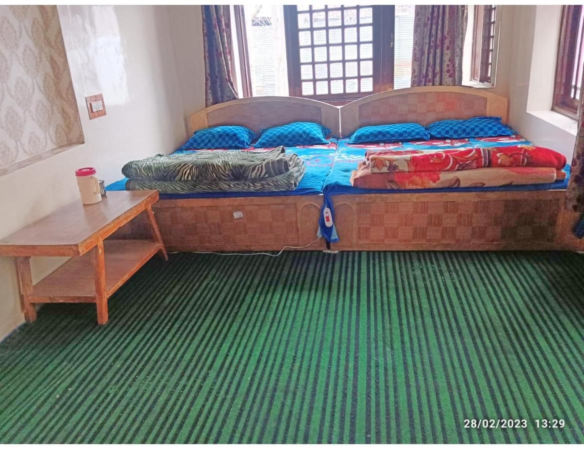 Crown Palace, Shrinagar Srinagar (Jammu and Kashmir)