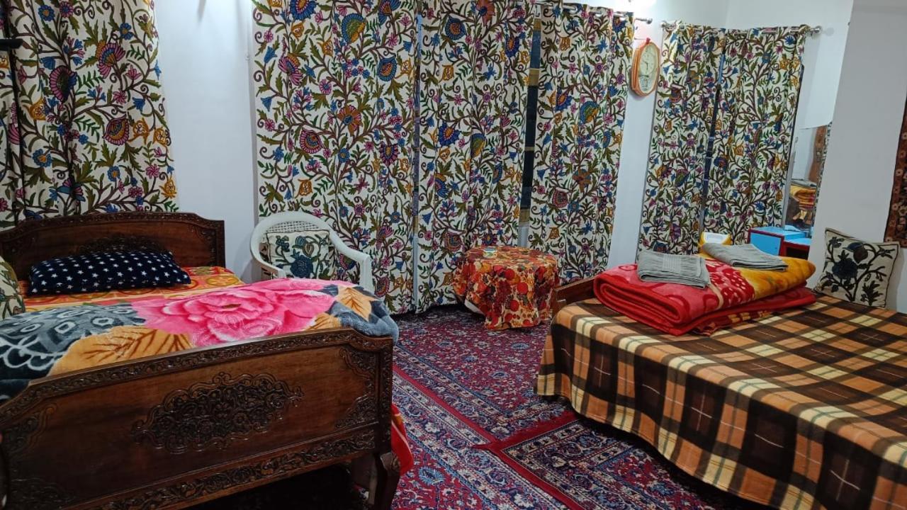 Homestay Shaheen Luxuries *