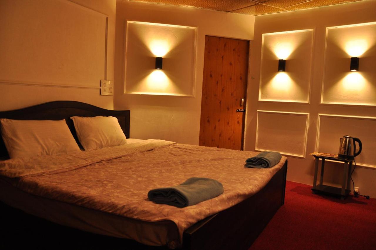 Nigeen Resort Srinagar (Jammu and Kashmir)