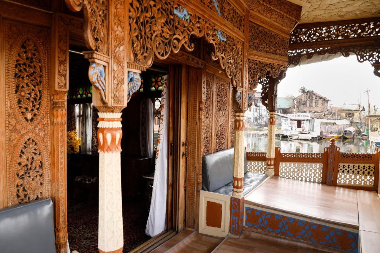 Oyo New Lucifer House Boat Srinagar (Jammu and Kashmir)