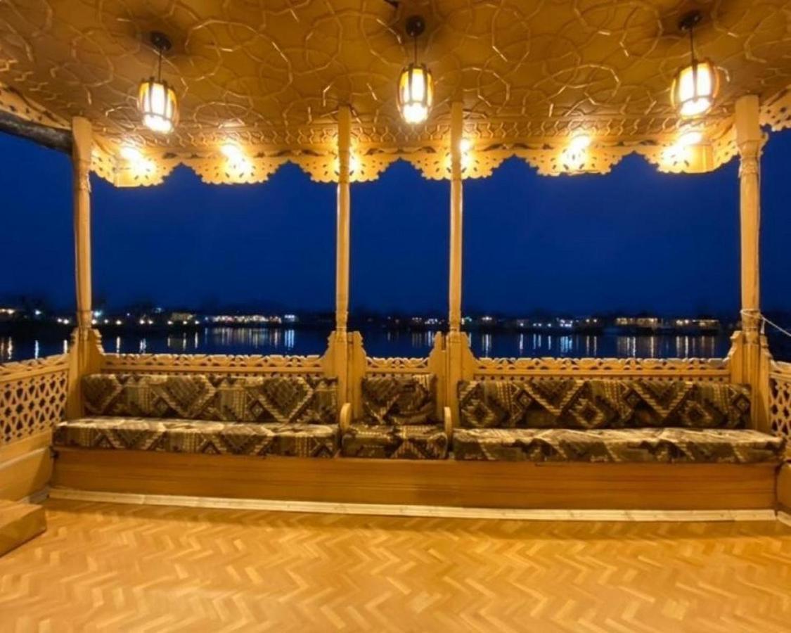 Floating Luxury Group Of Houseboats 4* Srinagar (Jammu and Kashmir)