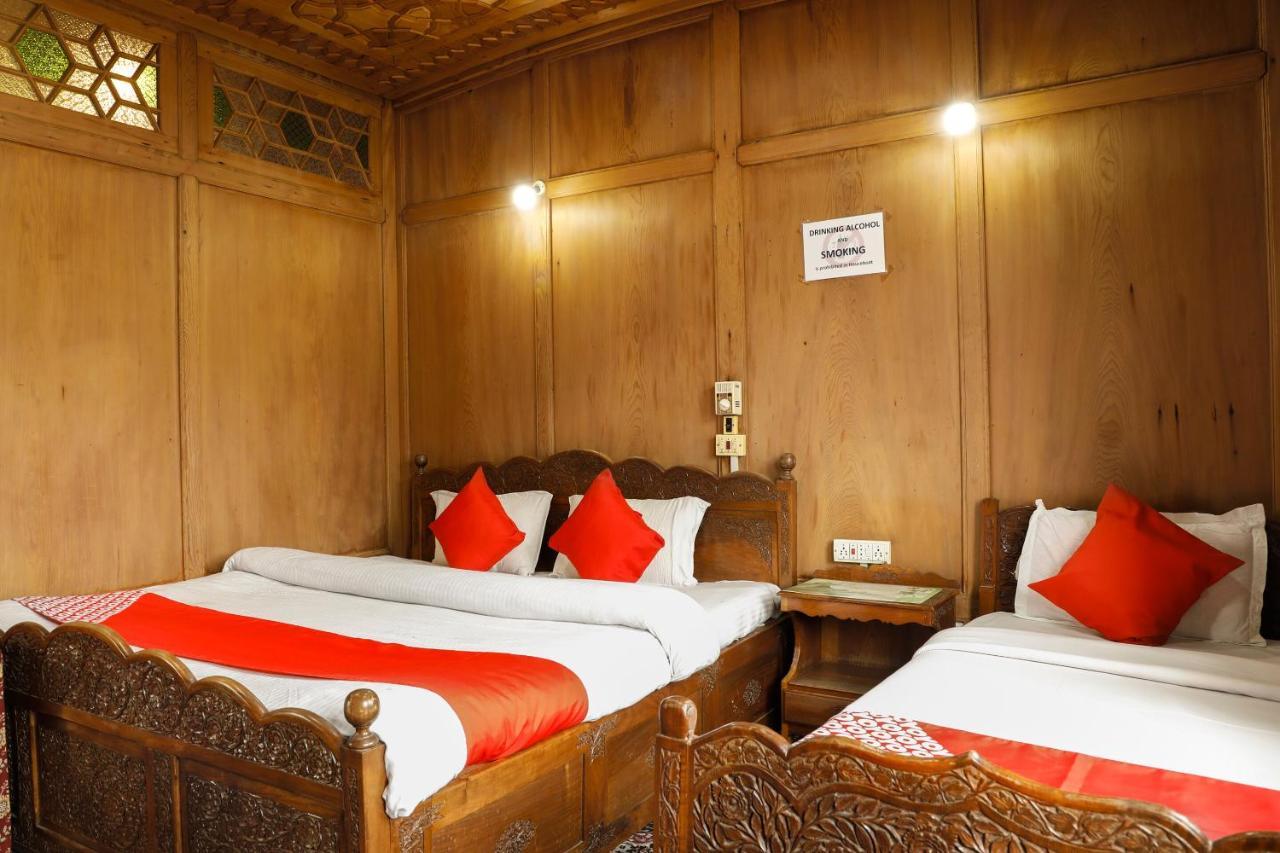 Oyo New Lucifer House Boat Hotel Srinagar (Jammu and Kashmir)
