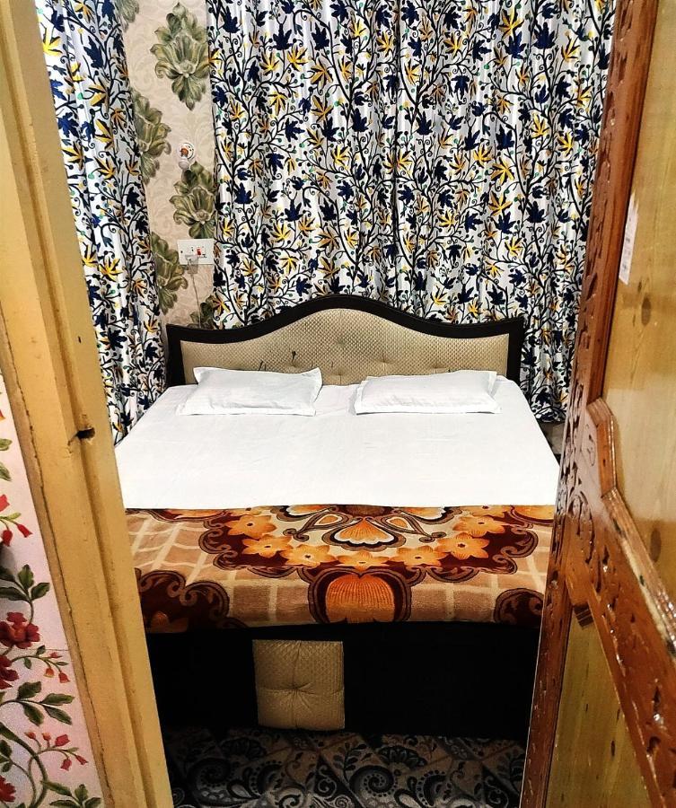 Fabulous Kashmir Hotel 2*