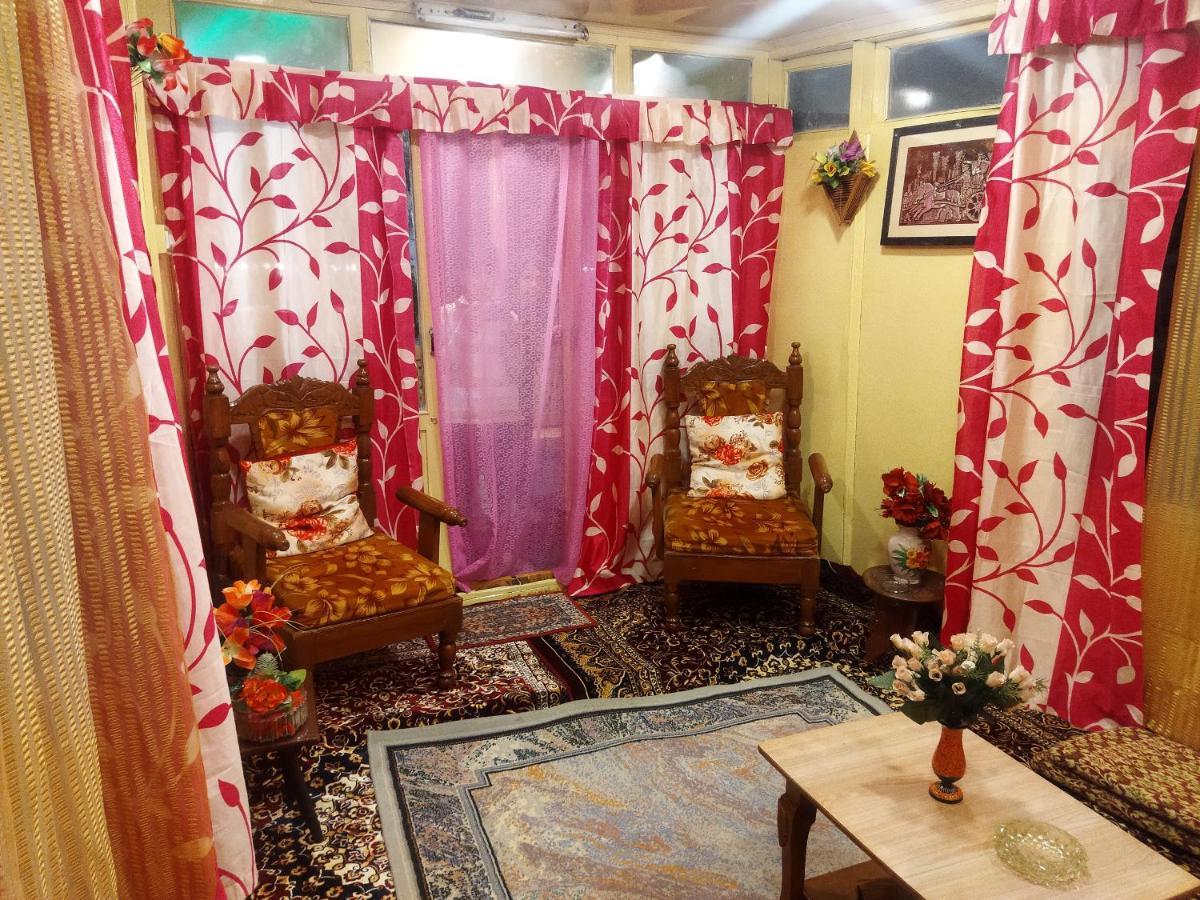 Houseboat Holiday Botel Srinagar (Jammu and Kashmir)
