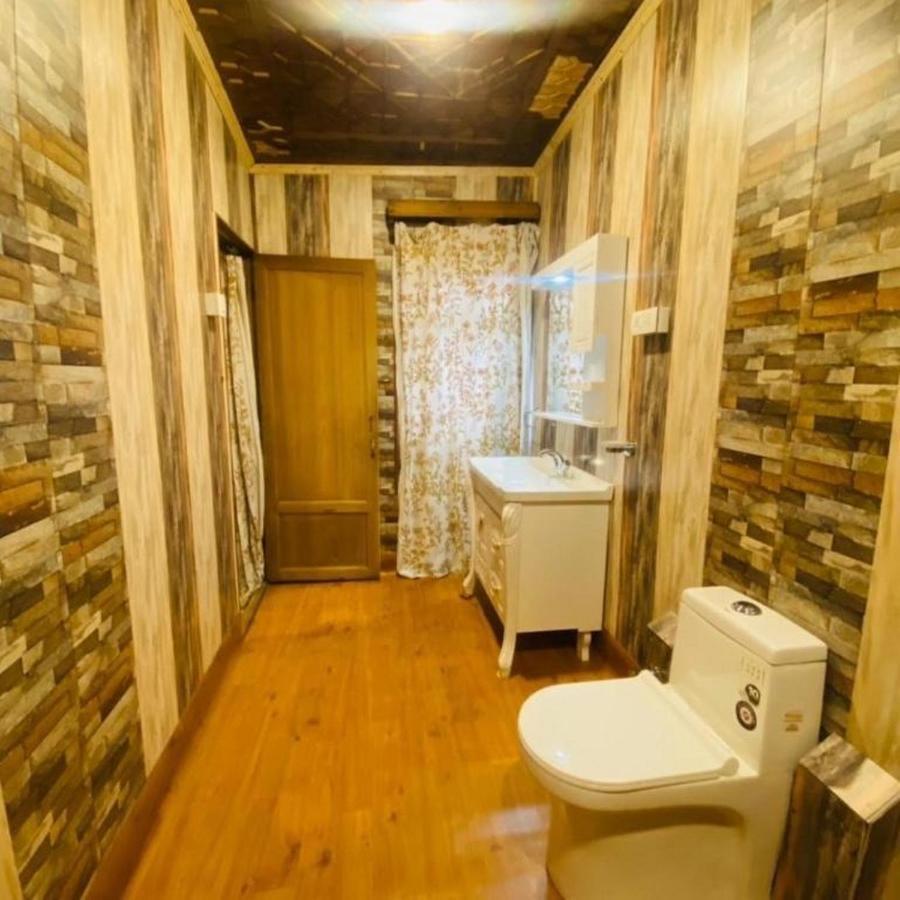 Floating Luxury Group Of Houseboats Botel Srinagar (Jammu and Kashmir)