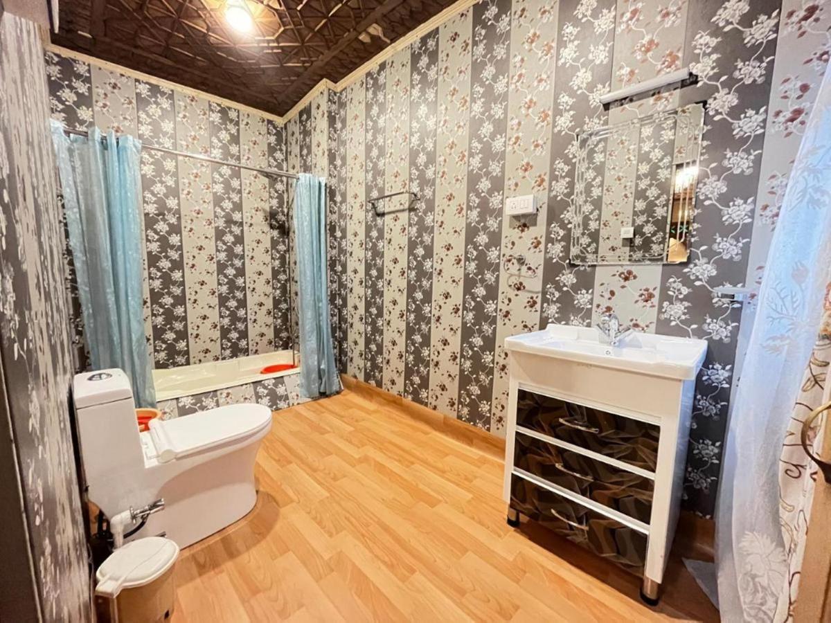 Botel Floating Luxury Group Of Houseboats Srinagar (Jammu and Kashmir)