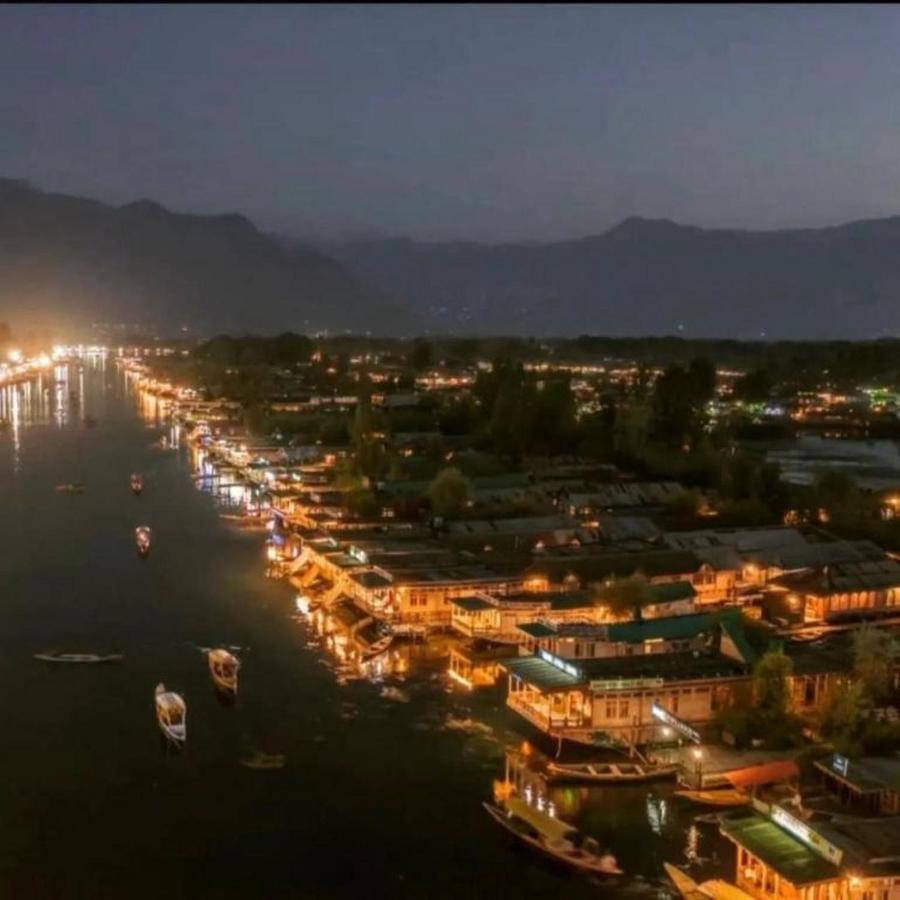 Floating Luxury Group Of Houseboats Srinagar (Jammu and Kashmir)