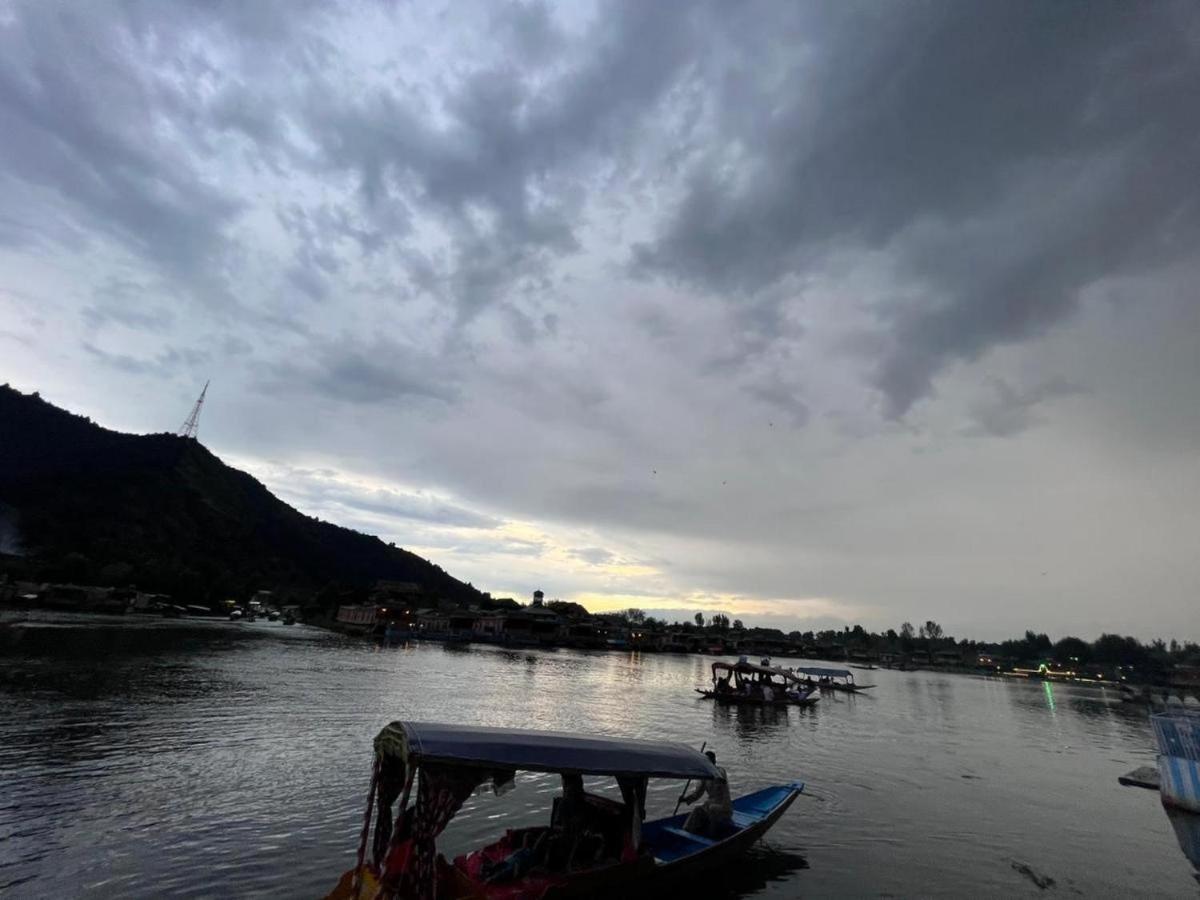 Floating Luxury Group Of Houseboats 4*