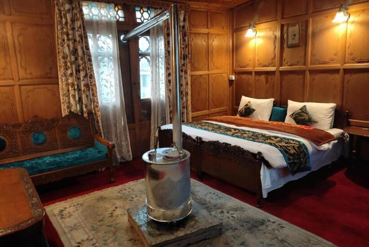 Floating Luxury Group Of Houseboats 4*