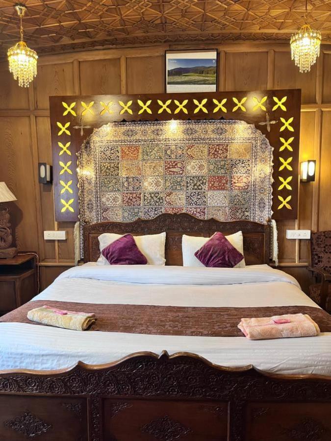 Botel Floating Luxury Group Of Houseboats Srinagar (Jammu and Kashmir)