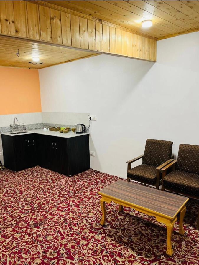 Ashai Studio In Guest house Srinagar (Jammu and Kashmir)