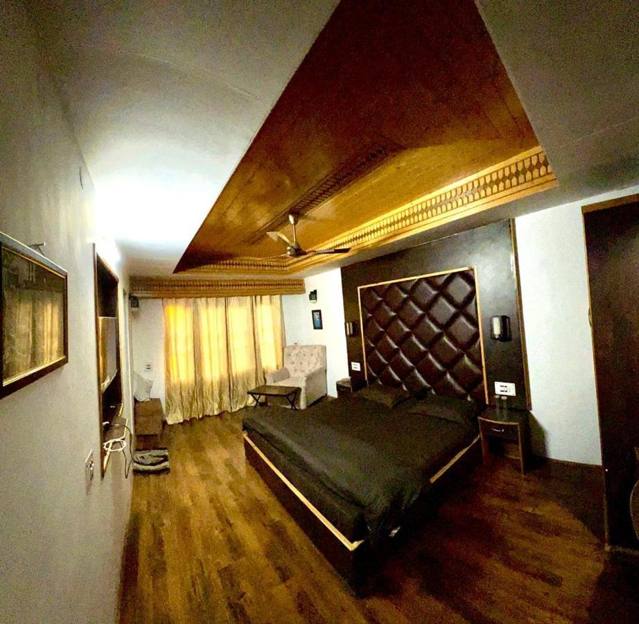 White Guest house Srinagar (Jammu and Kashmir)