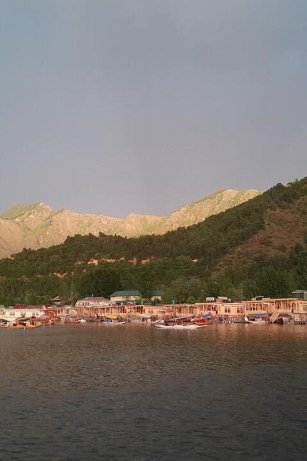 The Heritage Group Of Houseboats