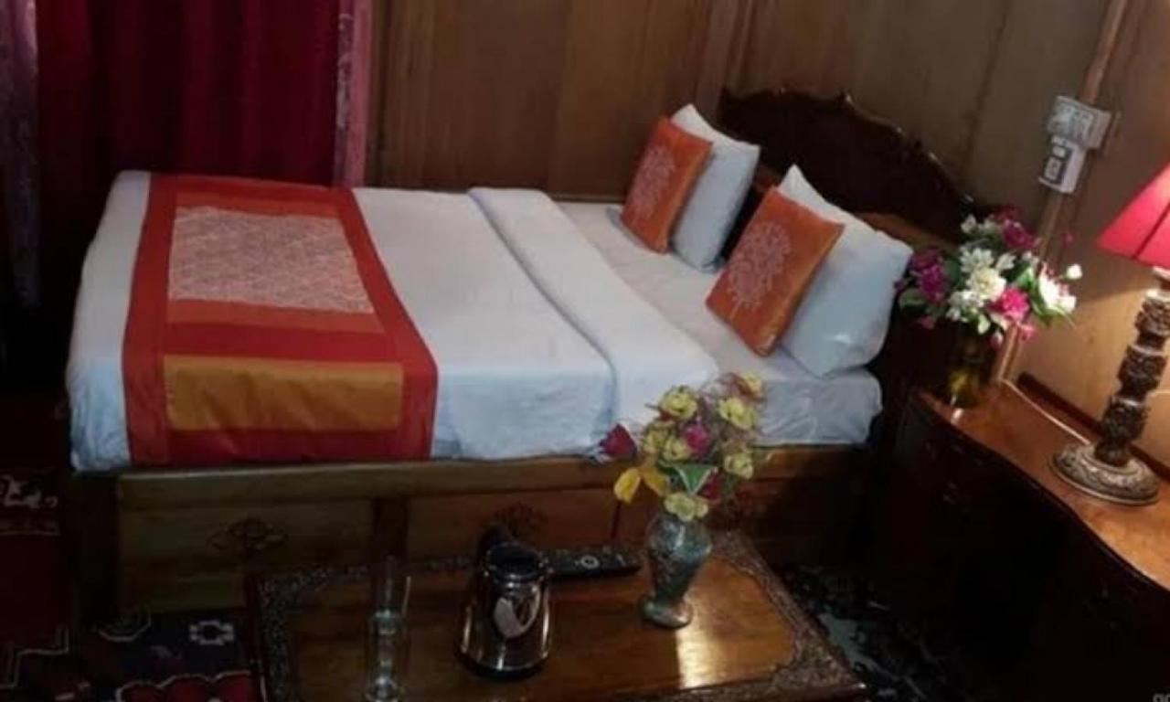 The Heritage Group Of Houseboats Hotel Srinagar (Jammu and Kashmir)