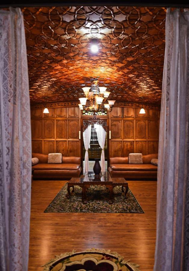 The Heritage Group Of Houseboats Hotel