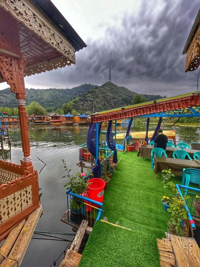 Exotic Young Shreen Houseboat