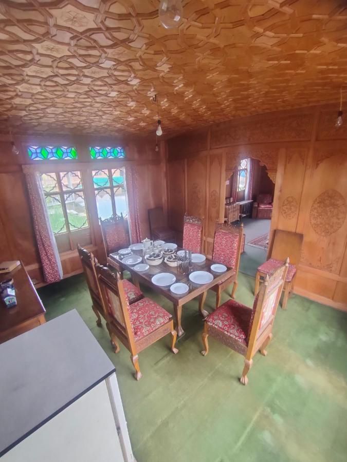 Houseboat Young Manhattan Srinagar (Jammu and Kashmir)