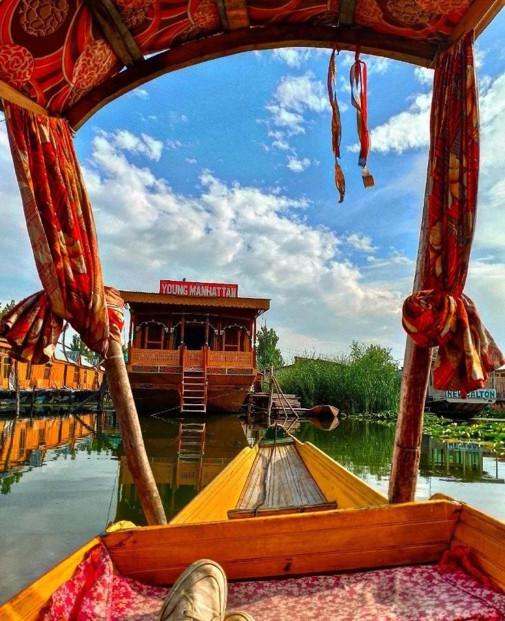Houseboat Young Manhattan *