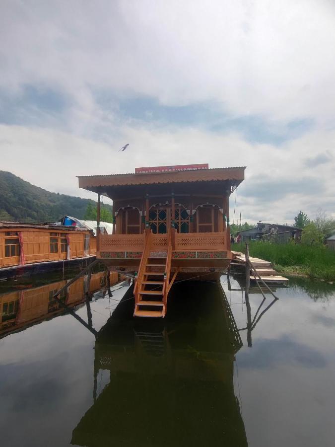 Houseboat Young Manhattan * Srinagar (Jammu and Kashmir)