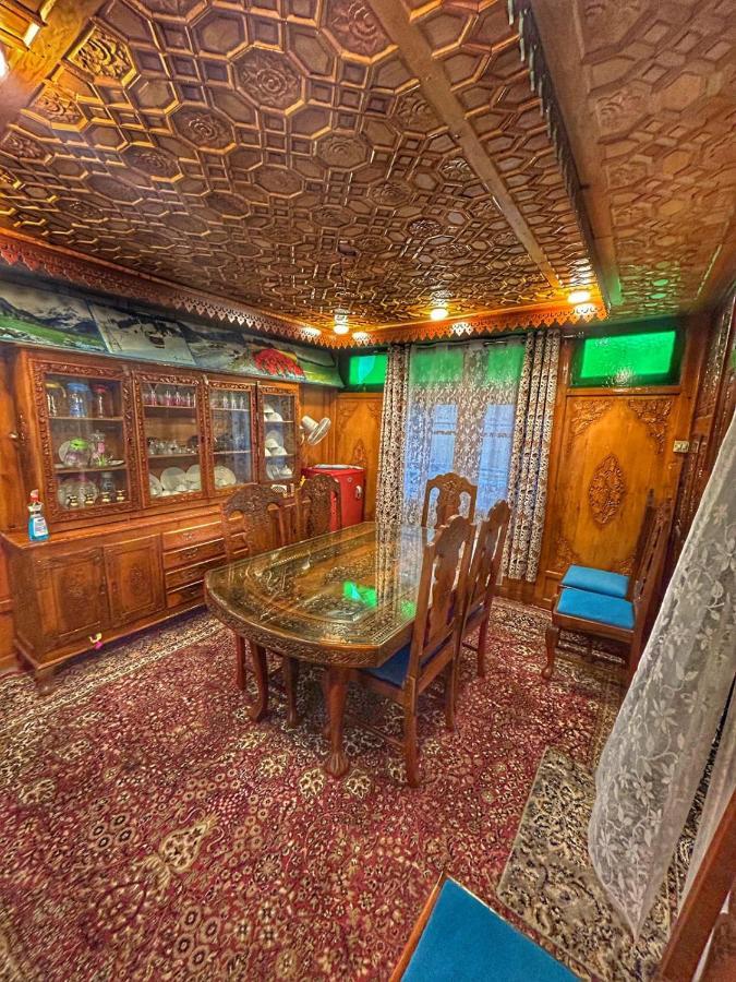 Heritage Shreen Houseboat 4*