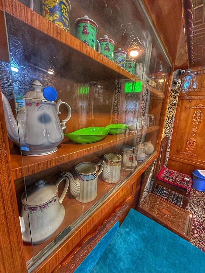 Botel Exotic Young Shreen Houseboat 4*