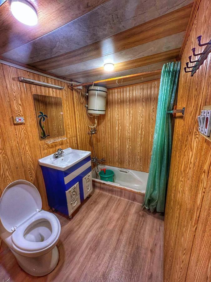 Exotic Young Shreen Houseboat Srinagar (Jammu and Kashmir)