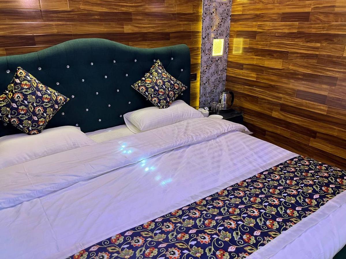The Heritage Safina Group Of Houseboats Botel Srinagar (Jammu and Kashmir)