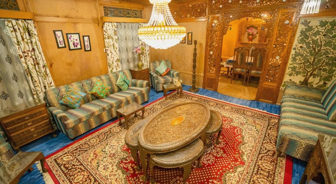 Hotel Kashmir Palace Group Of Houseboats 4*
