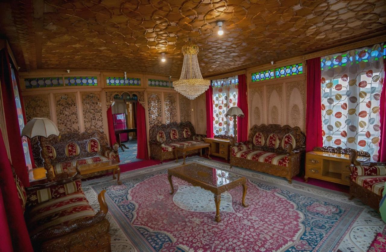 Kashmir Palace Group Of Houseboats Hotel 4*