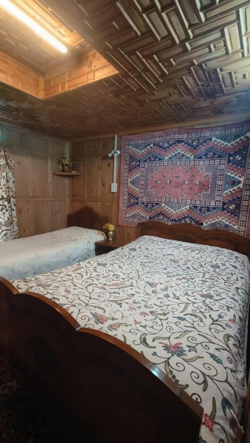 Houseboat Pride Of India 3* Srinagar (Jammu and Kashmir)