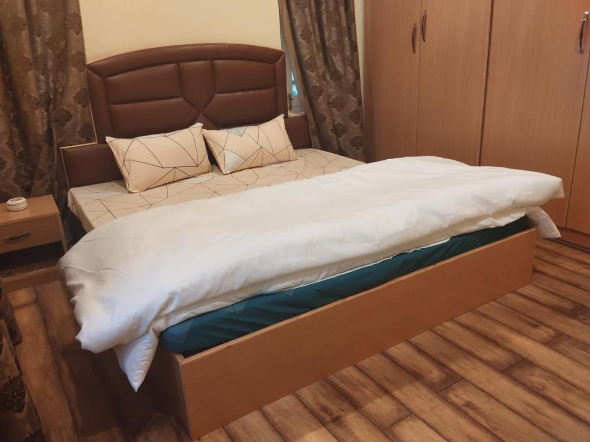 Apartment Lit Srinagar (Jammu and Kashmir)