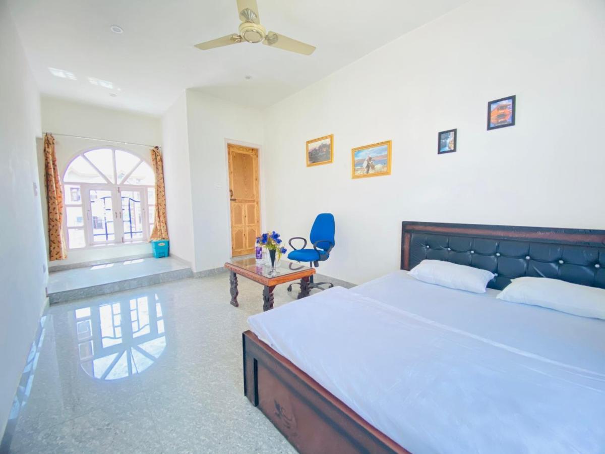 Pall Residency Hotel *