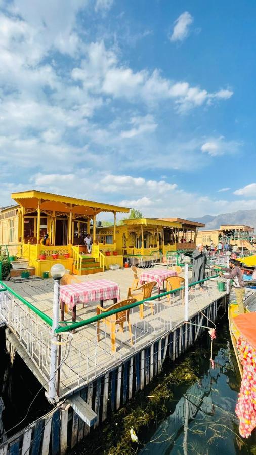 Botel The Heritage Plato Group Of Houseboats