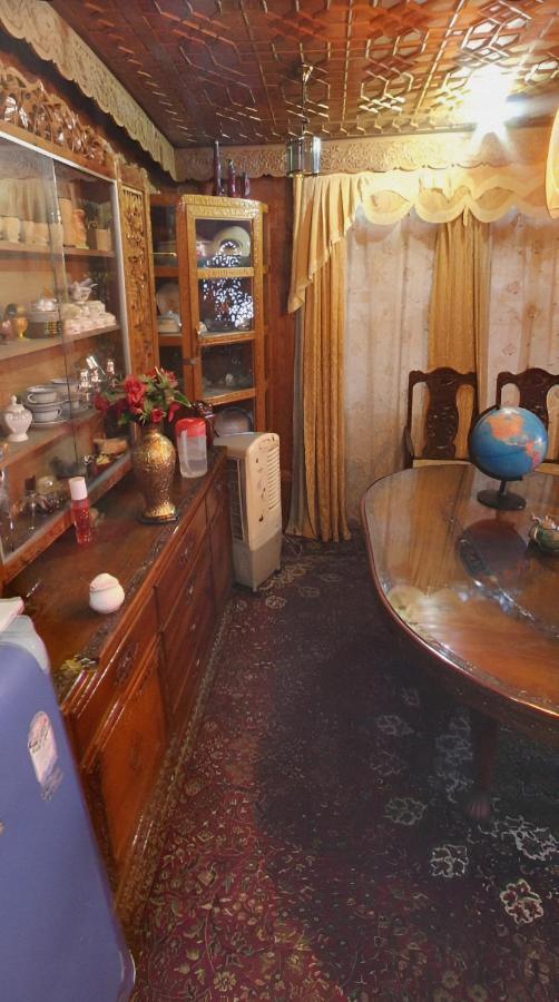 Kashmir Palace Group Of Houseboats